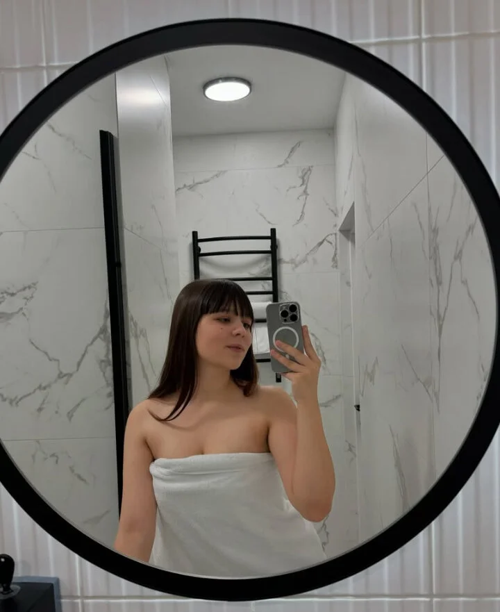 XXX Porn Photo of Nude Emeli_John 1