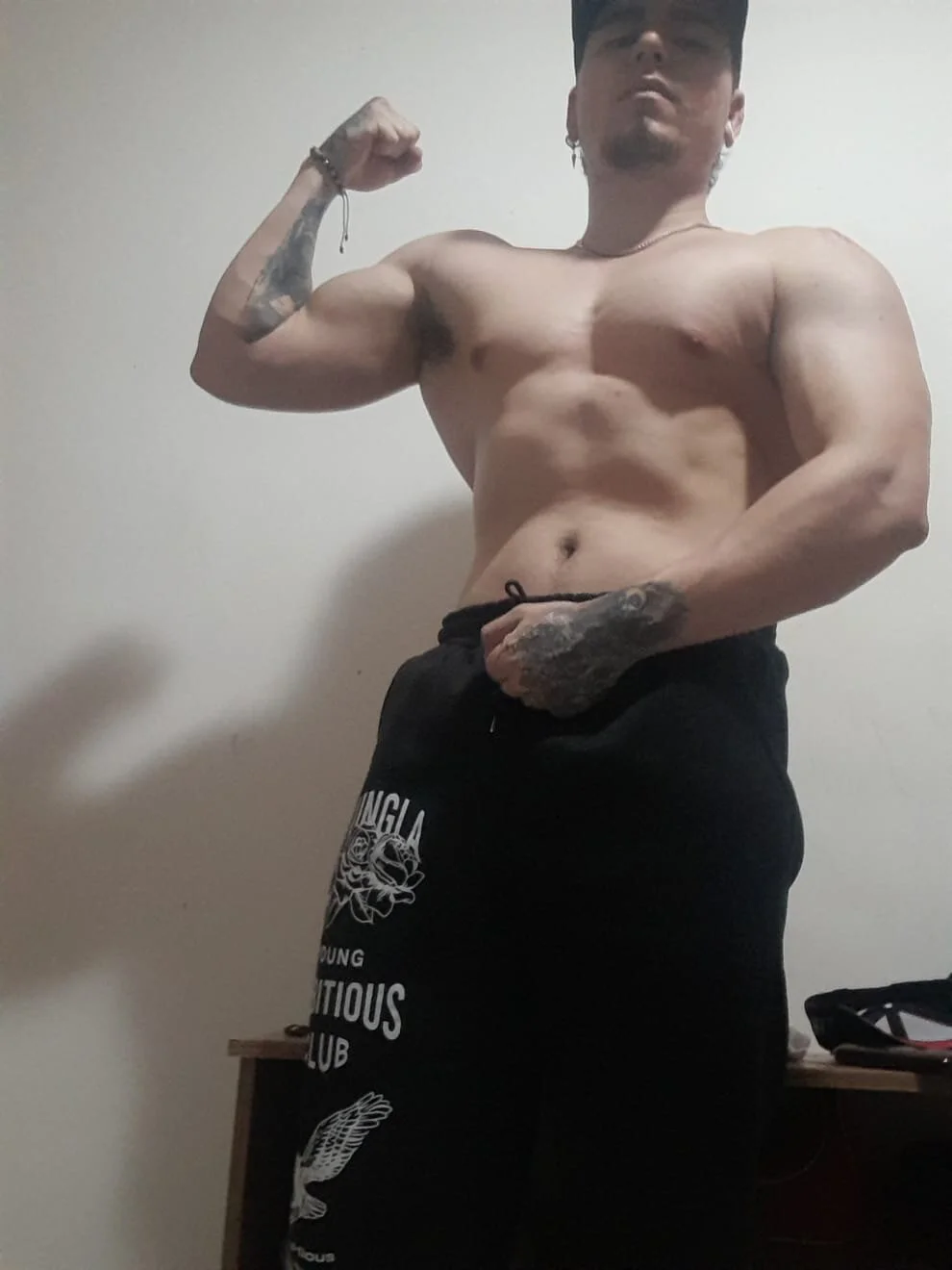 XXX Porn Photo of Nude Logan_Roy18 1