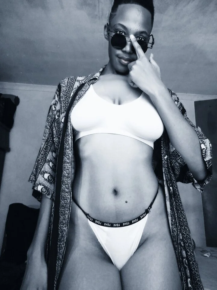 XXX Porn Photo of Nude LadyShirley 18