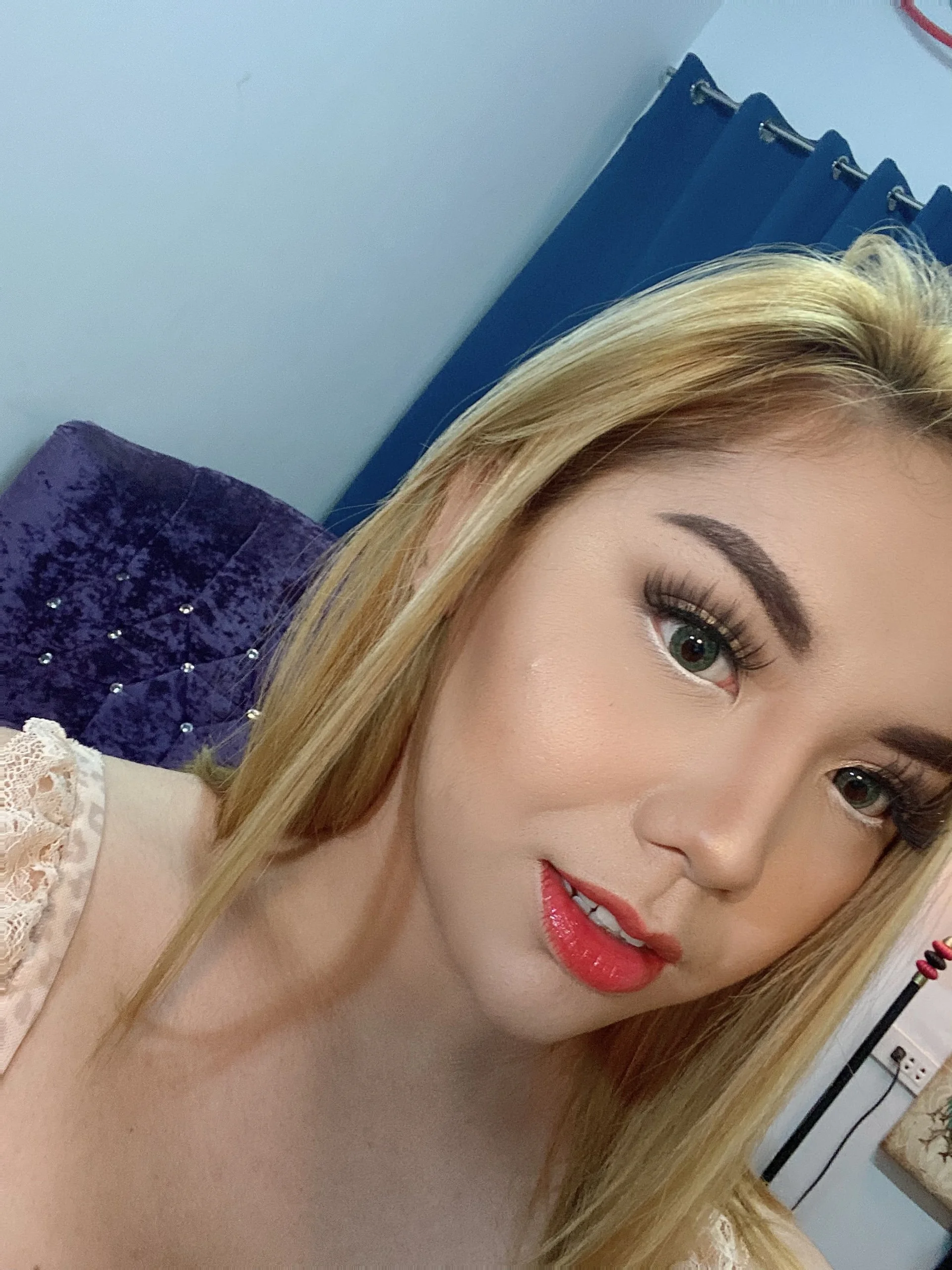 XXX Porn Photo of Nude OliviaWho 5