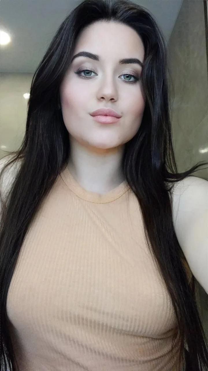 XXX Porn Photo of Nude Roxie_Bradley 3