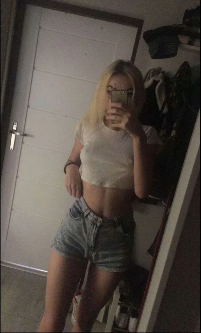 XXX Porn Photo of Nude Luxya69 4