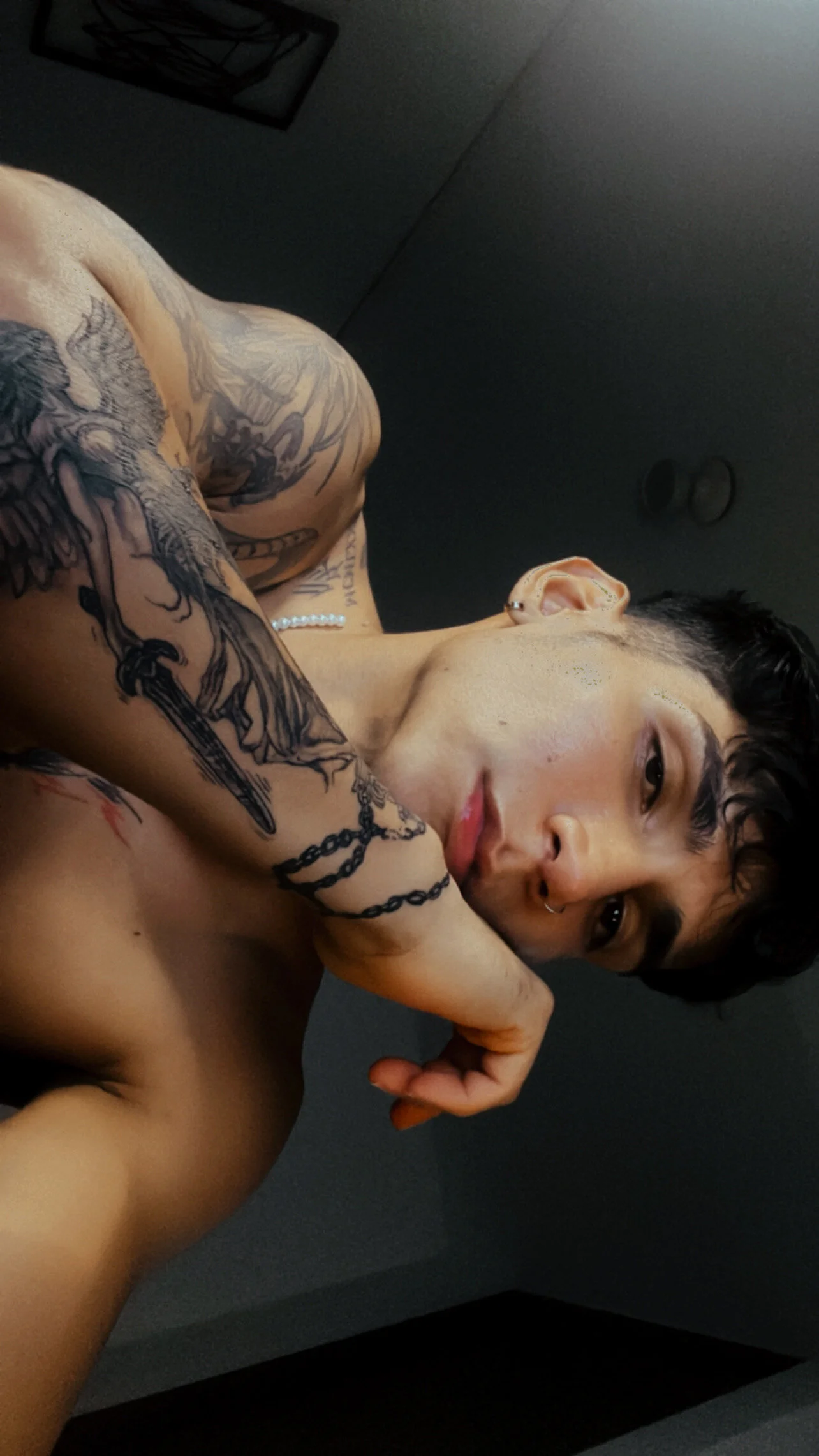 XXX Porn Photo of Nude muscle_boyhorny 199