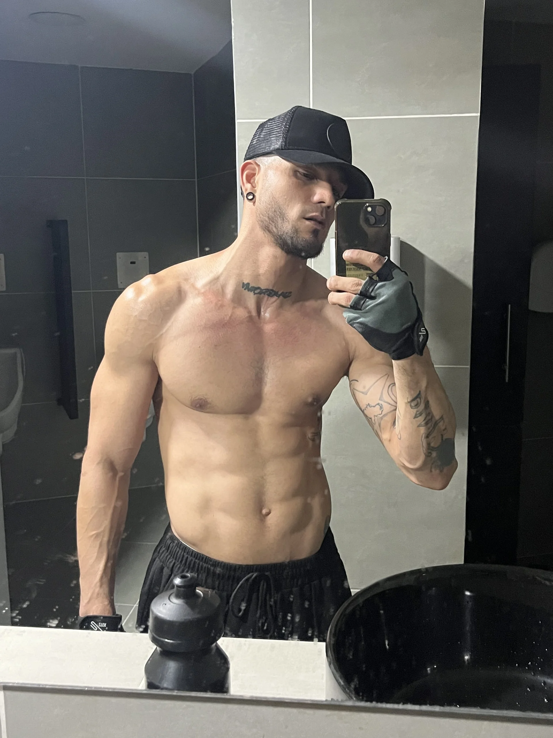 XXX Porn Photo of Nude morenosiam 24