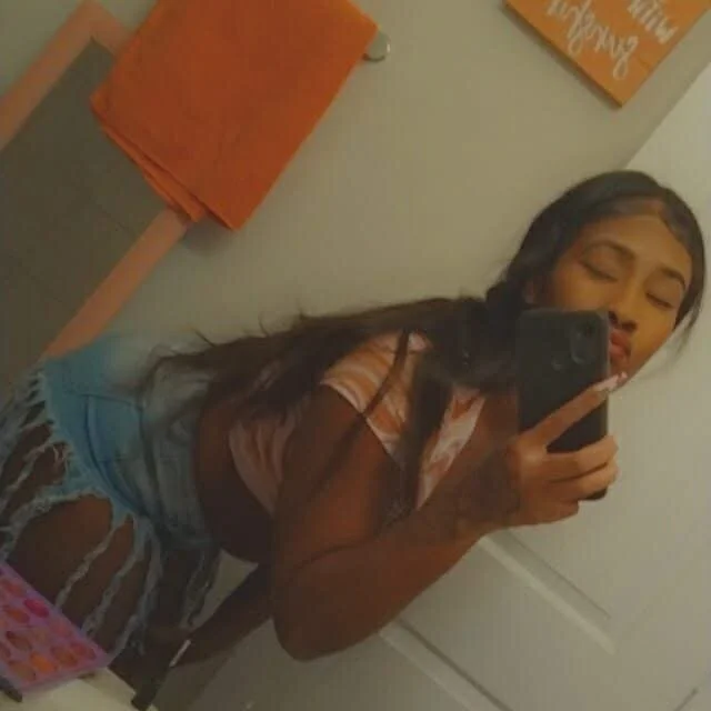 XXX Porn Photo of Nude Foreignthaababyy 1
