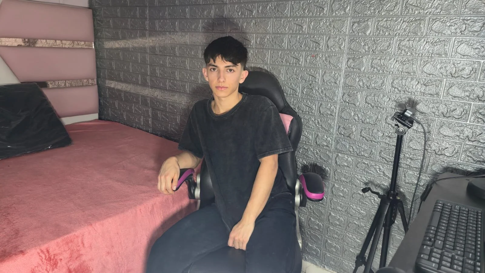 XXX Porn Photo of Nude ElanGiraldo 2
