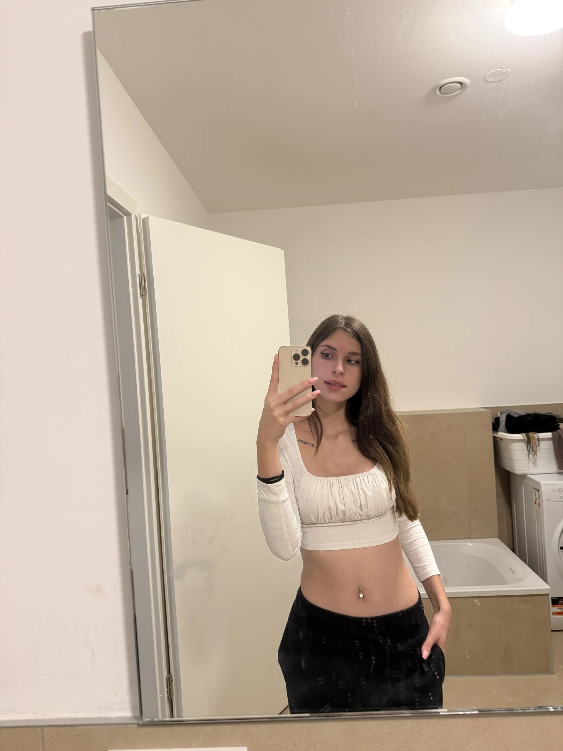 XXX Porn Photo of Nude emma05 4