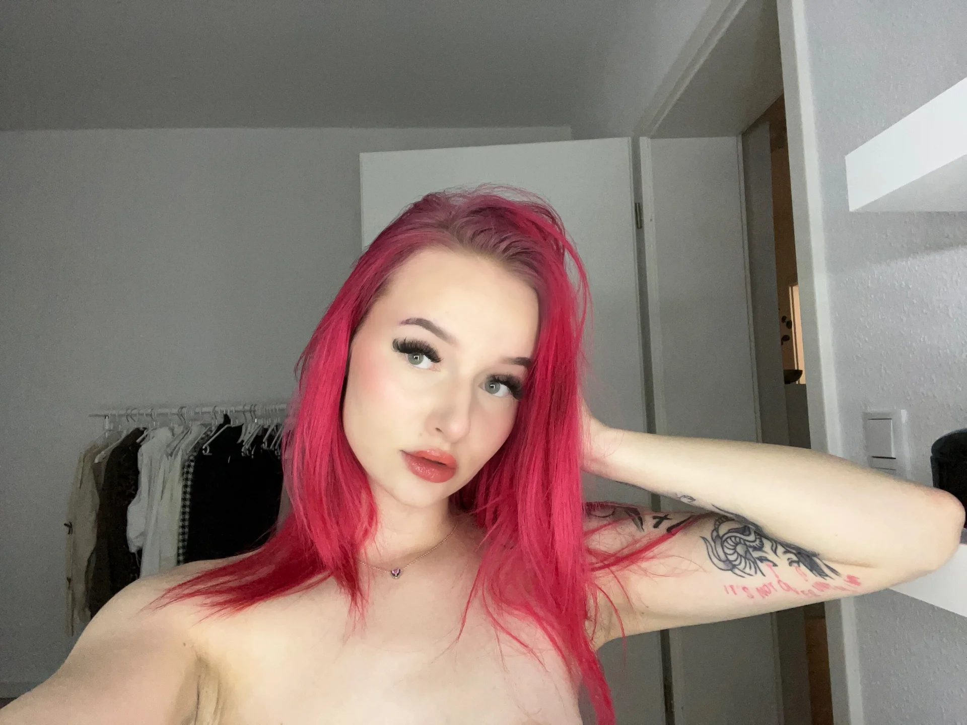XXX Porn Photo of Nude kimkatyrides 4