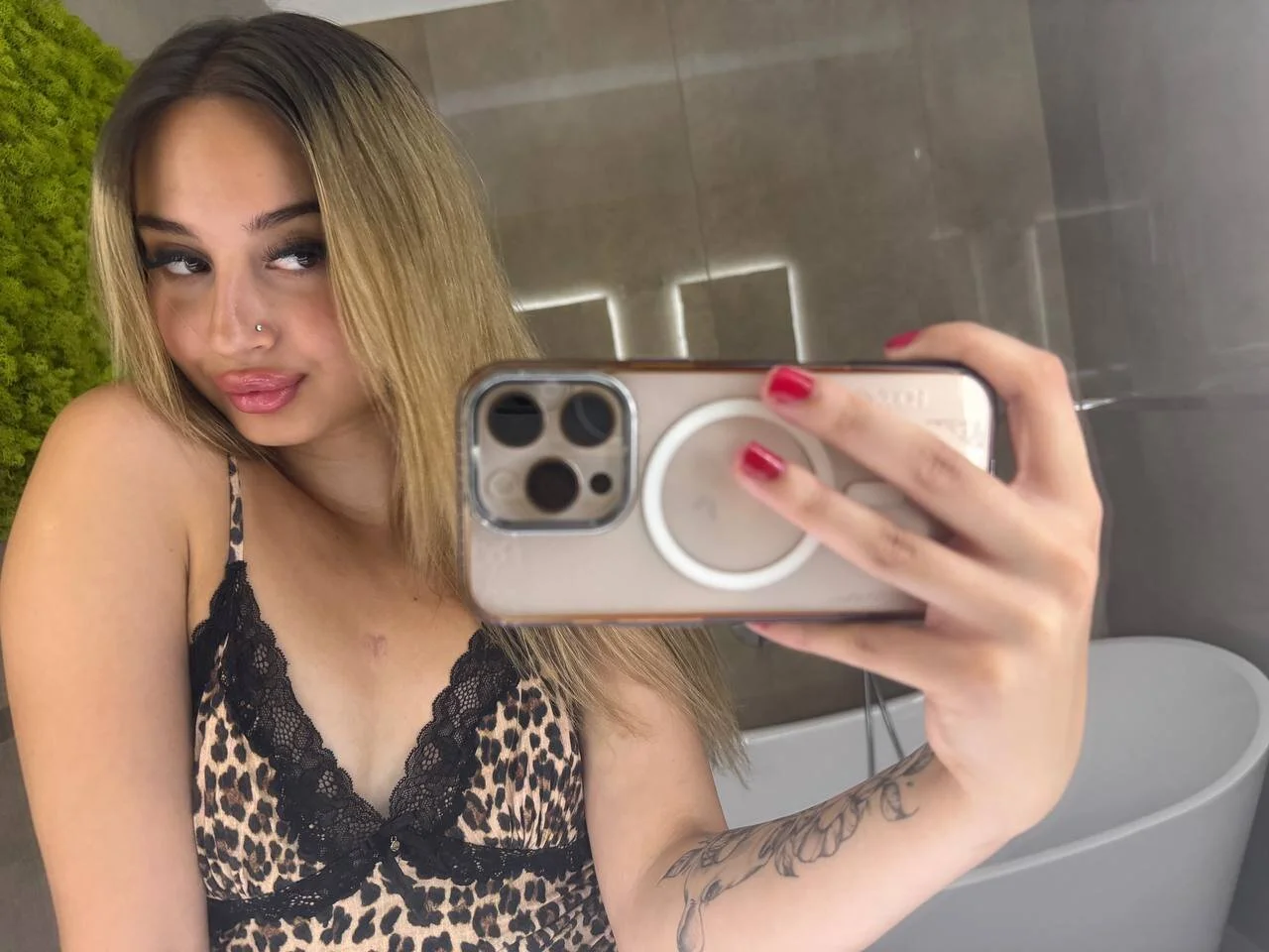 XXX Porn Photo of Nude Honeyy_Bunny 1