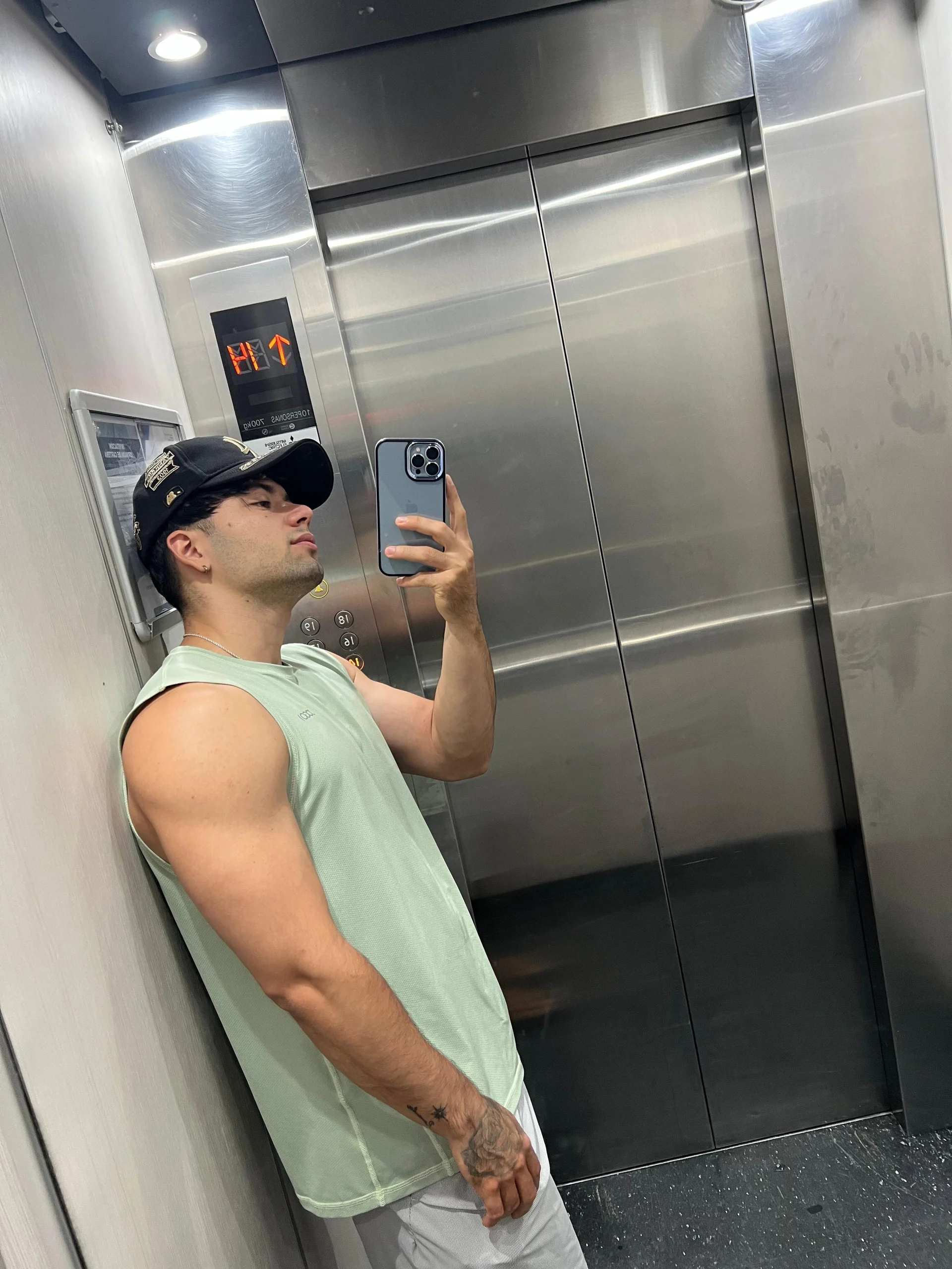 XXX Porn Photo of Nude vanegas_luis 5