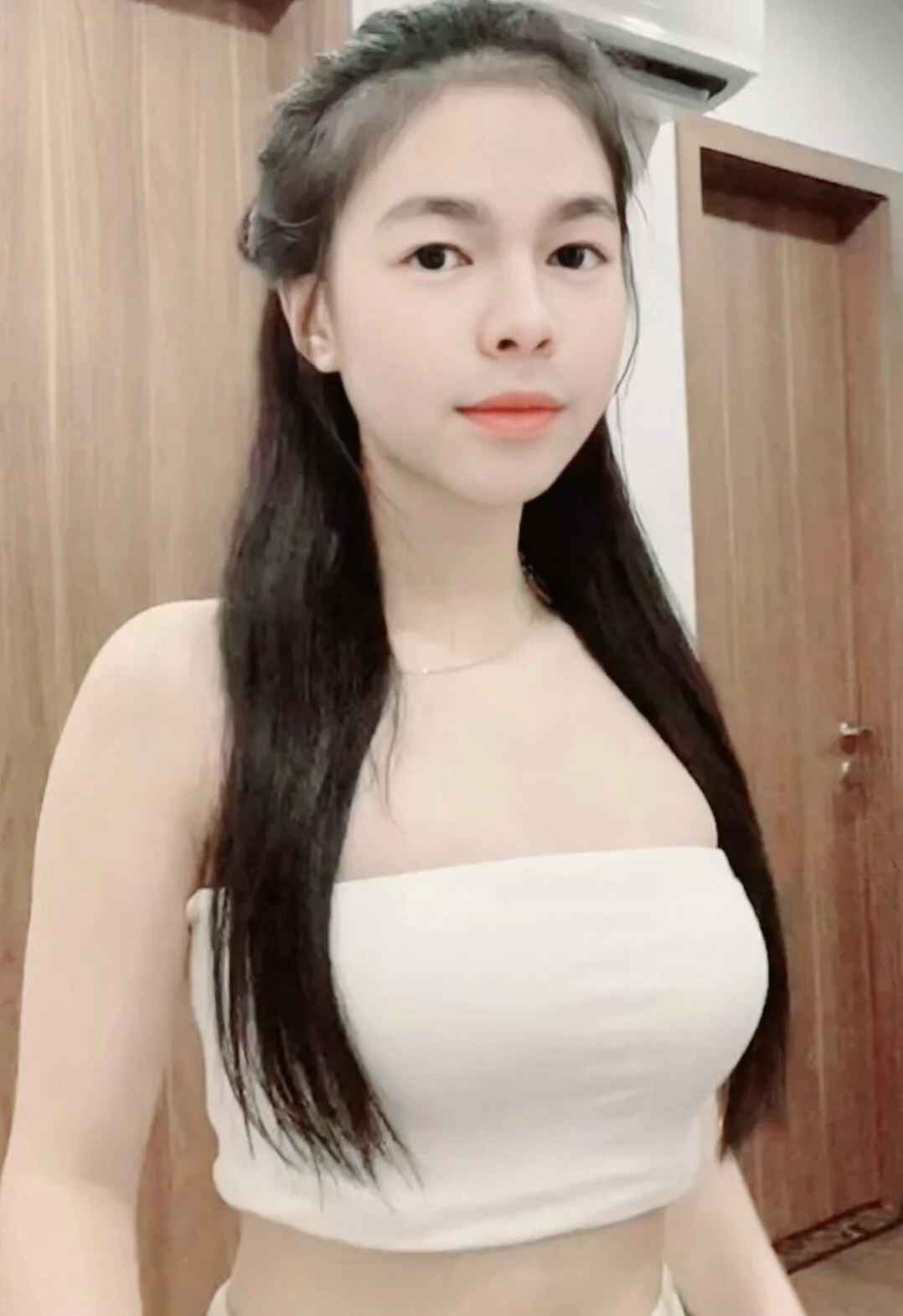XXX Porn Photo of Nude VeryFeminineTrans 16