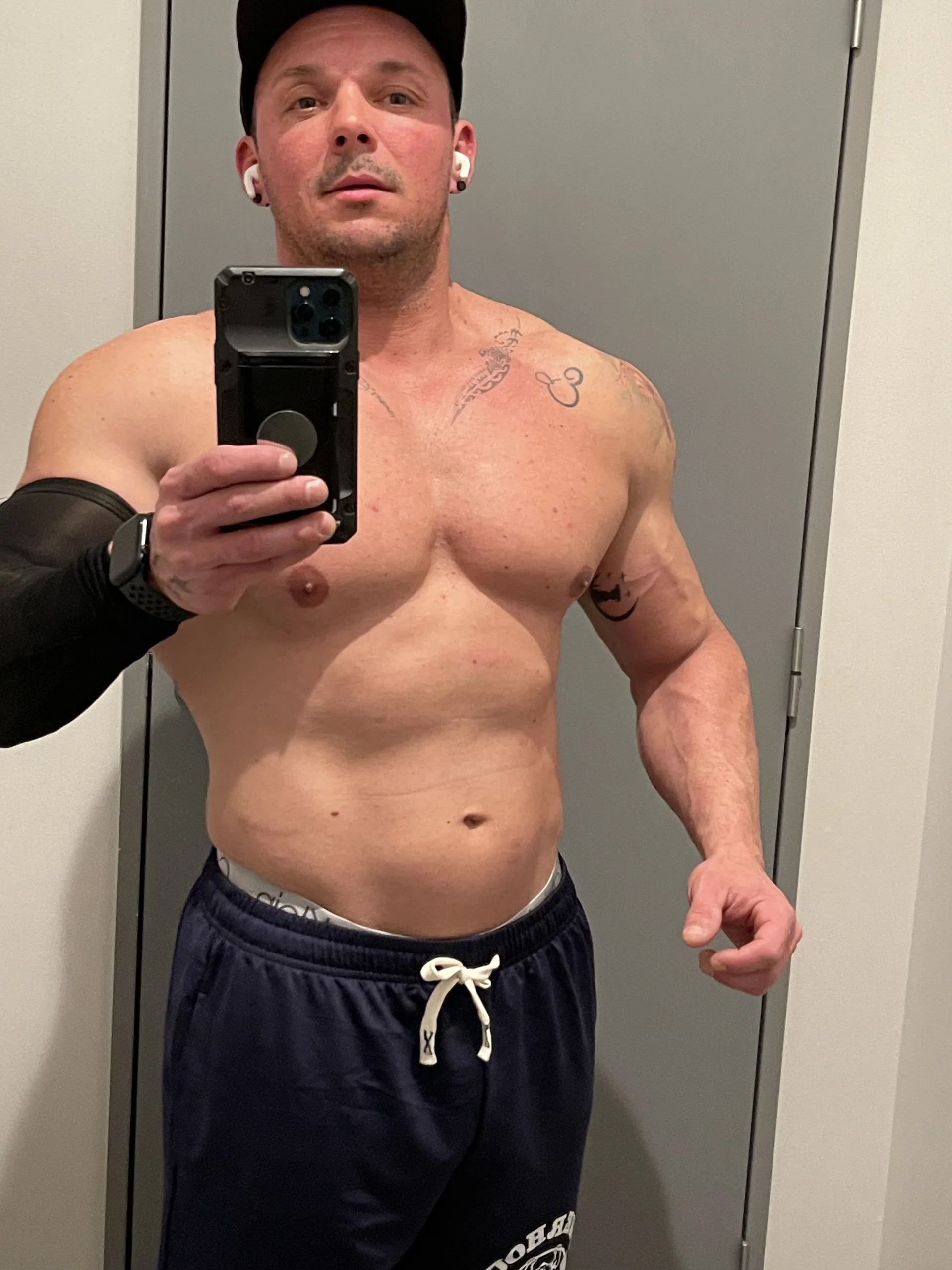 XXX Porn Photo of Nude SilentMuscleXXX 2