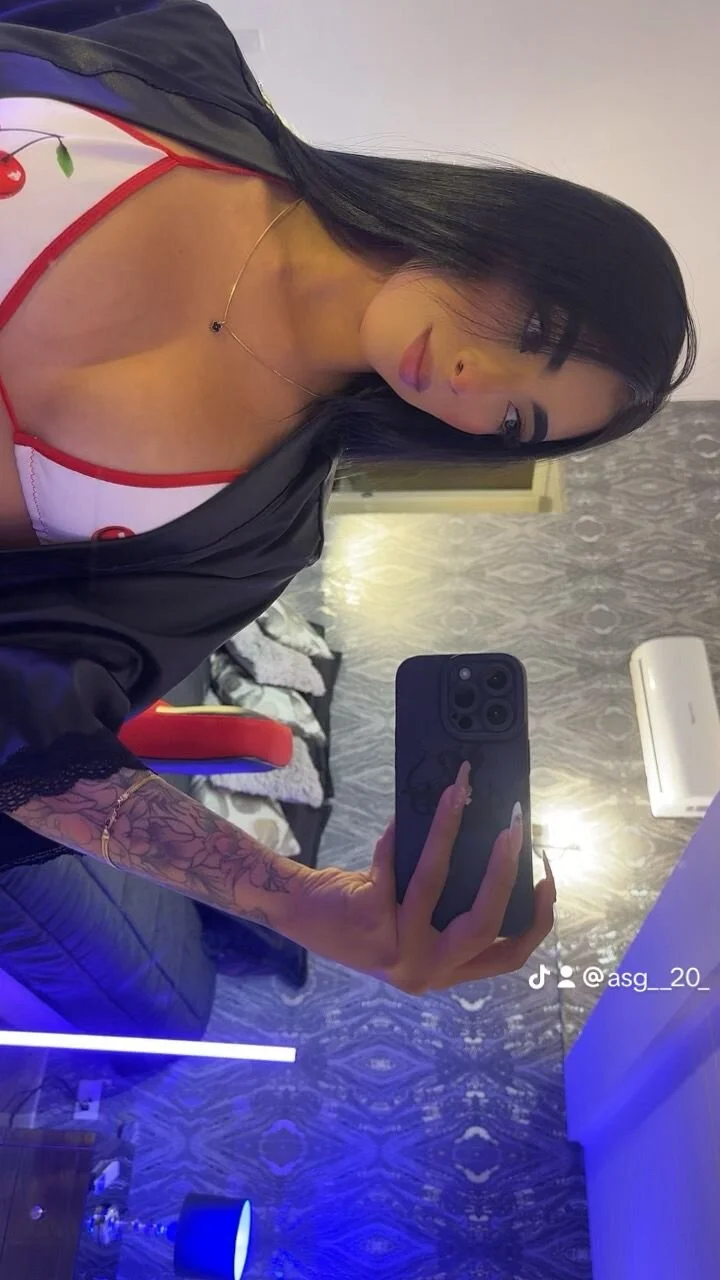 XXX Porn Photo of Nude AriRobert_ 18