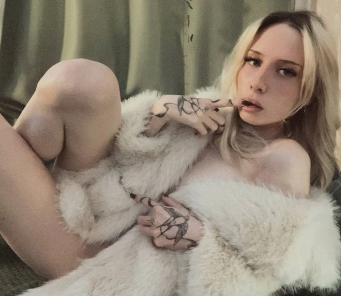 XXX Porn Photo of Nude DellaCampbell 4