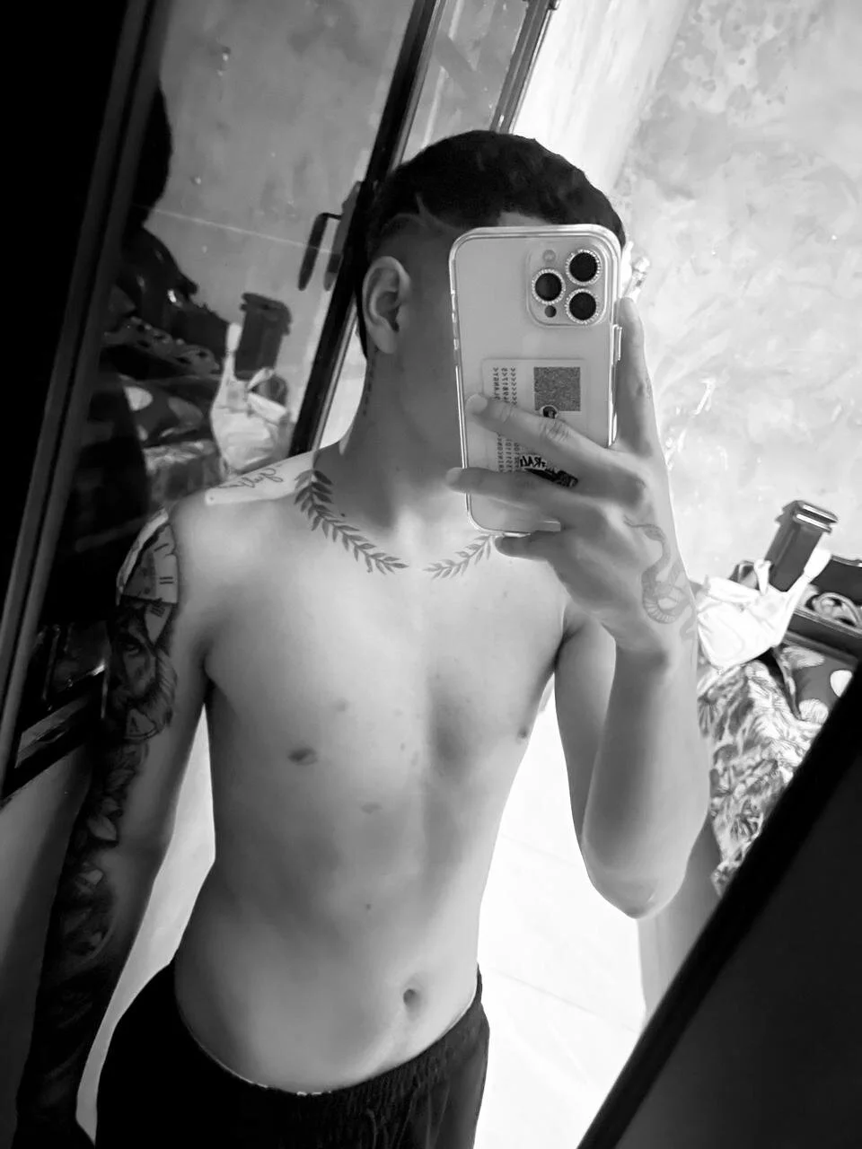 XXX Porn Photo of Nude LatinsGuys2026 5