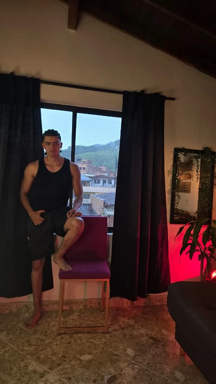 XXX Porn Photo of Nude elliot_colton 4