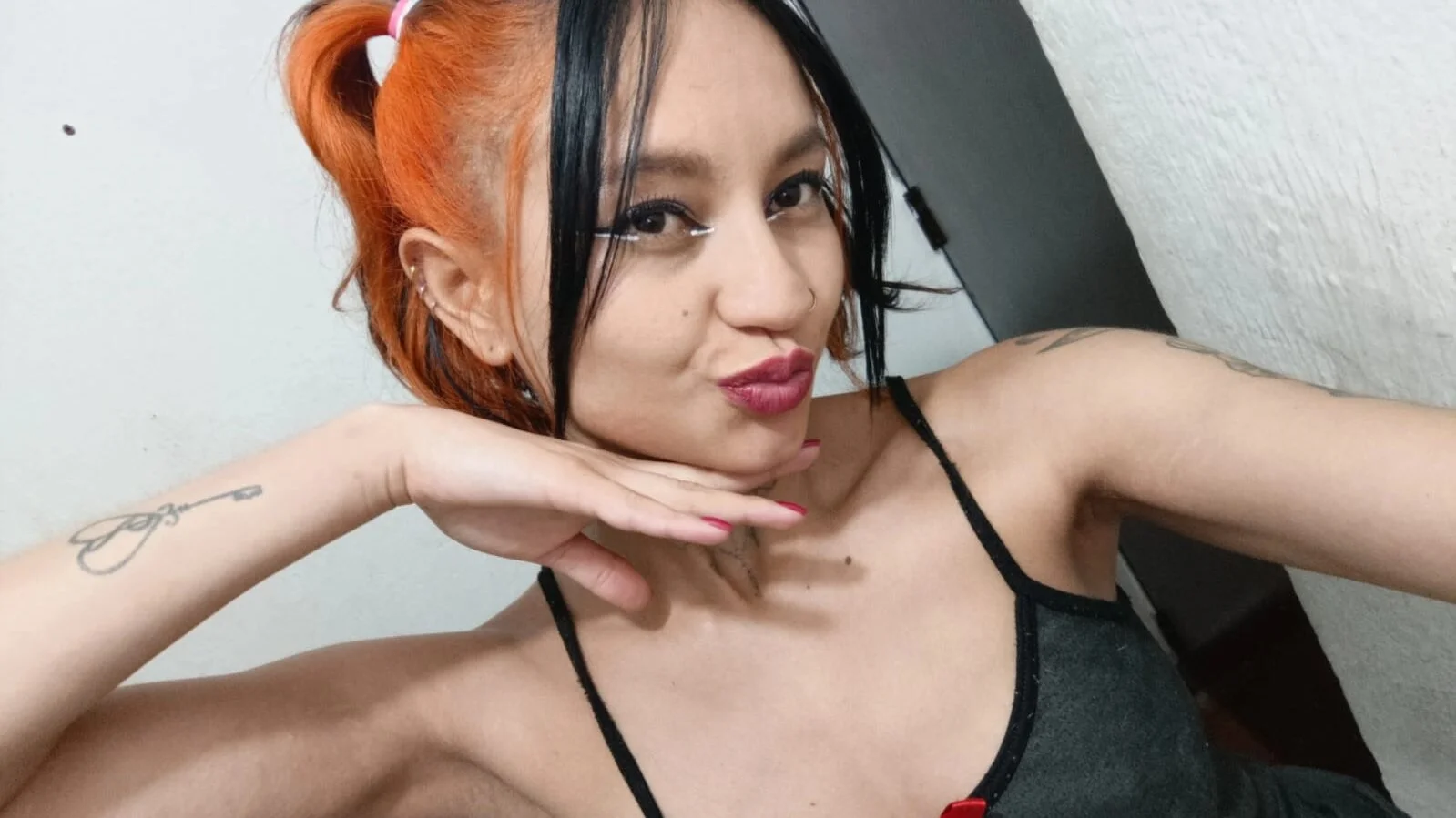 XXX Porn Photo of Nude Lia_tomson 3