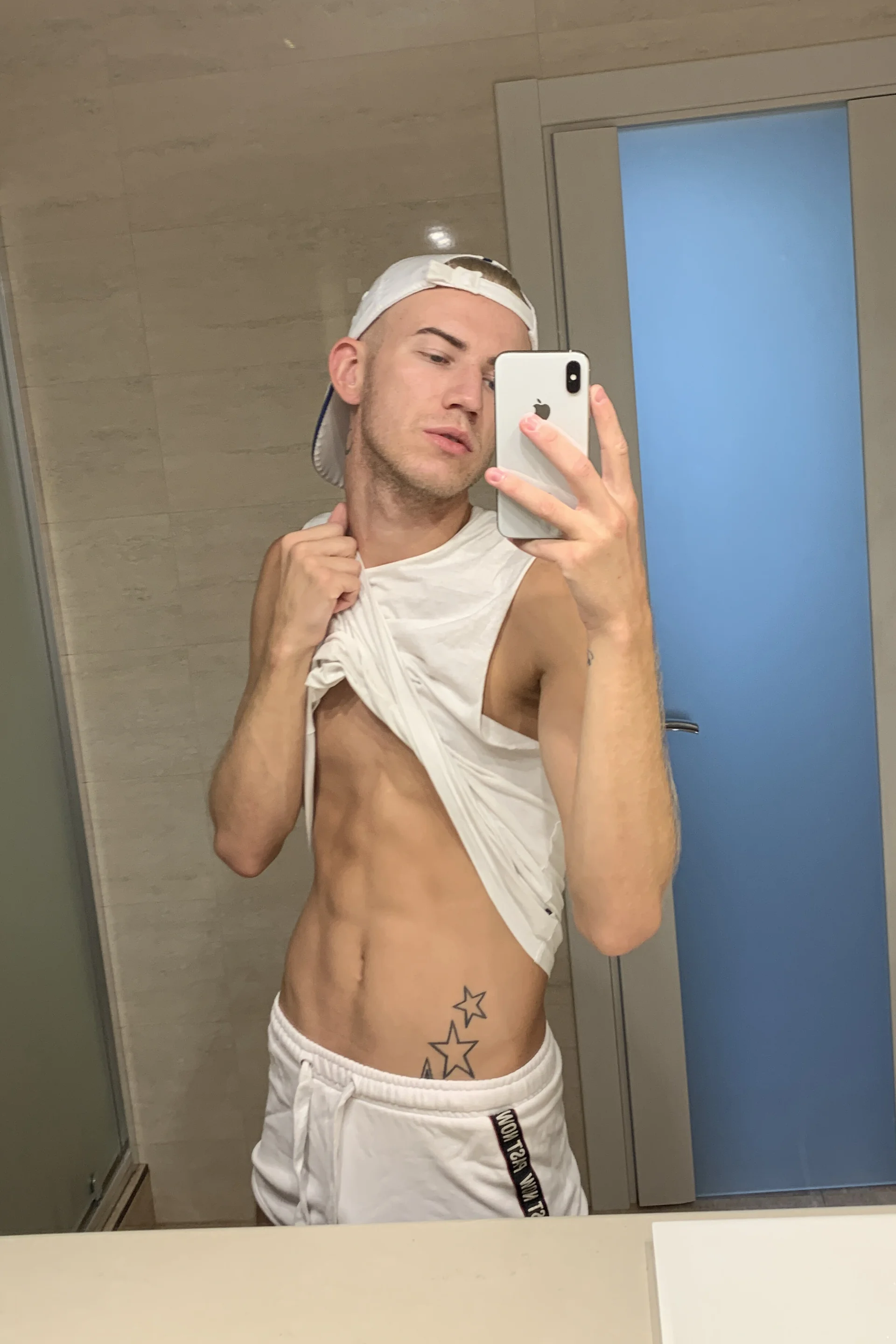 XXX Porn Photo of Nude Vuitton 3