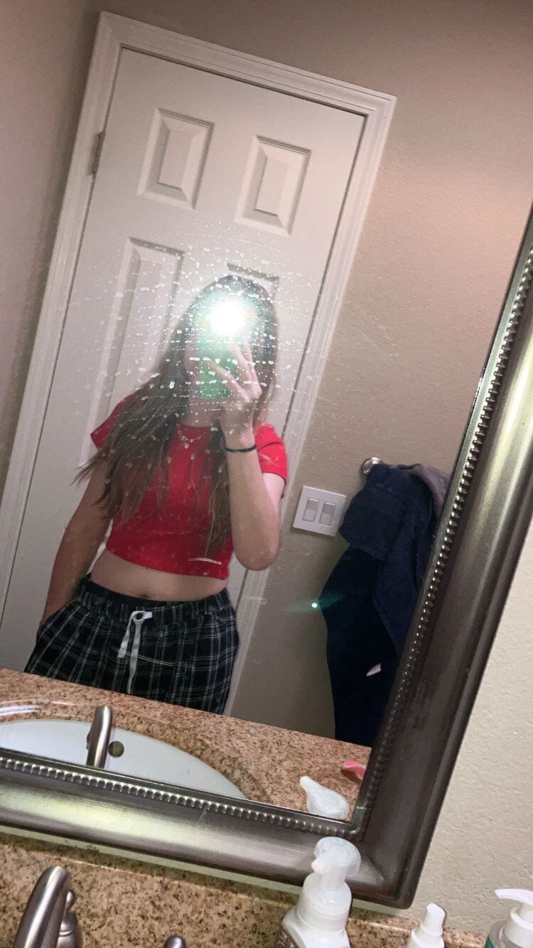 XXX Porn Photo of Nude 19prettyygirlnoface 2