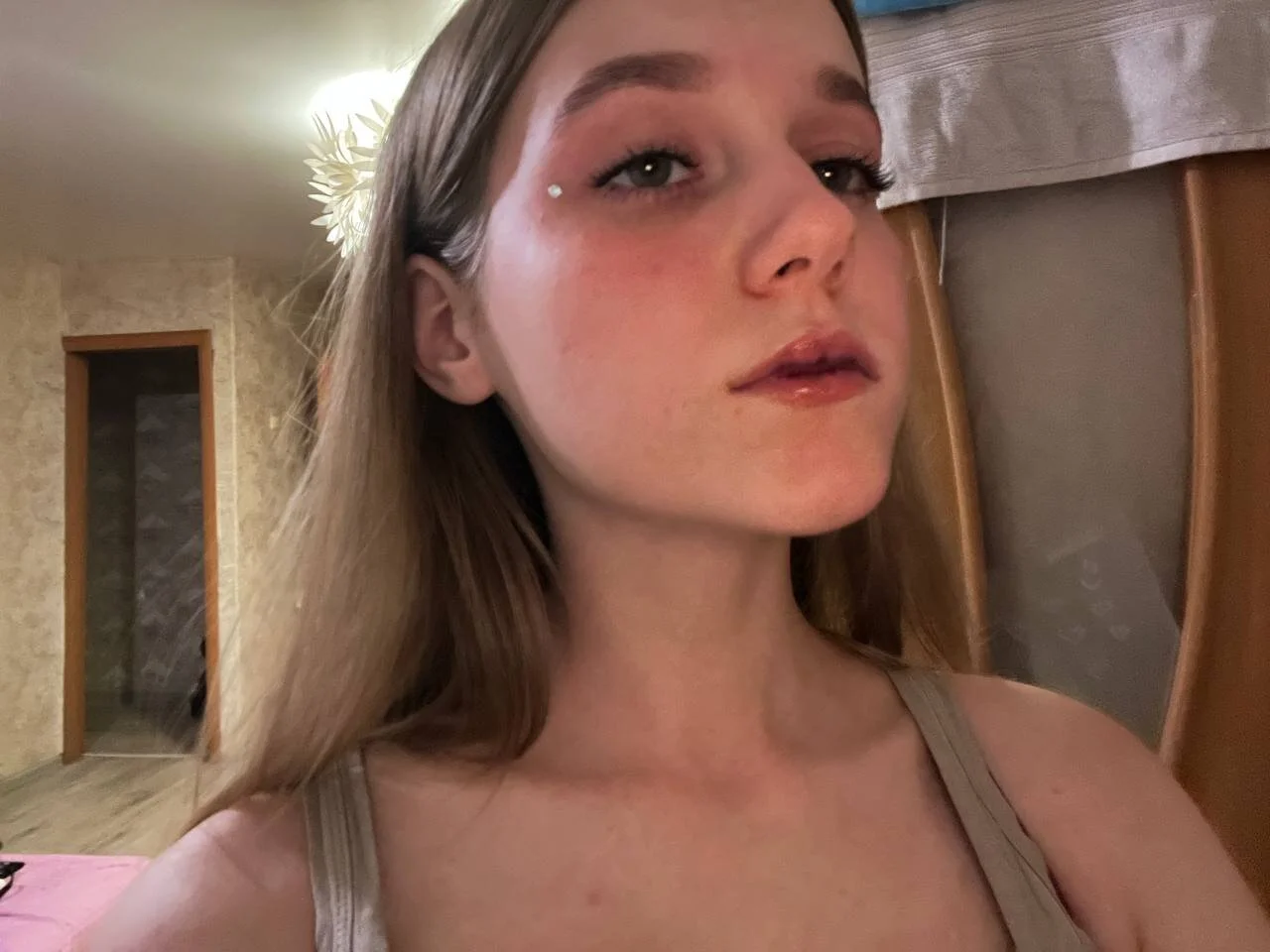 XXX Porn Photo of Nude SmileShae 1