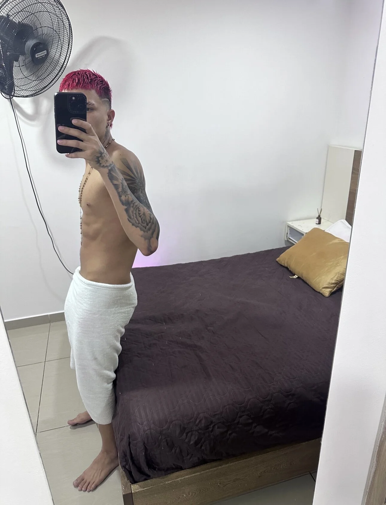XXX Porn Photo of Nude huge_Santiago 40