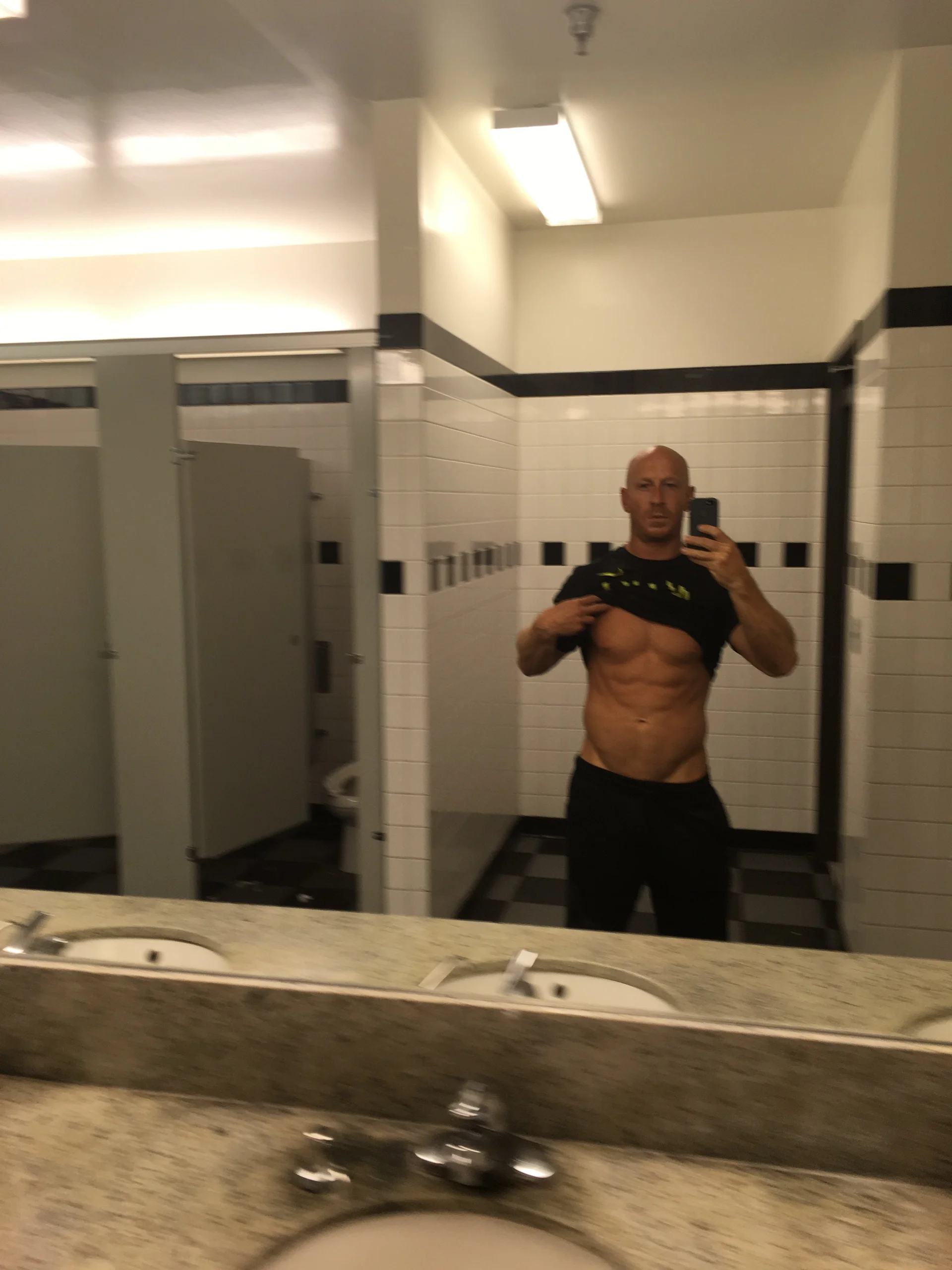 XXX Porn Photo of Nude brotein369 19