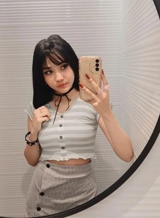 XXX Porn Photo of Nude ela_petit 2