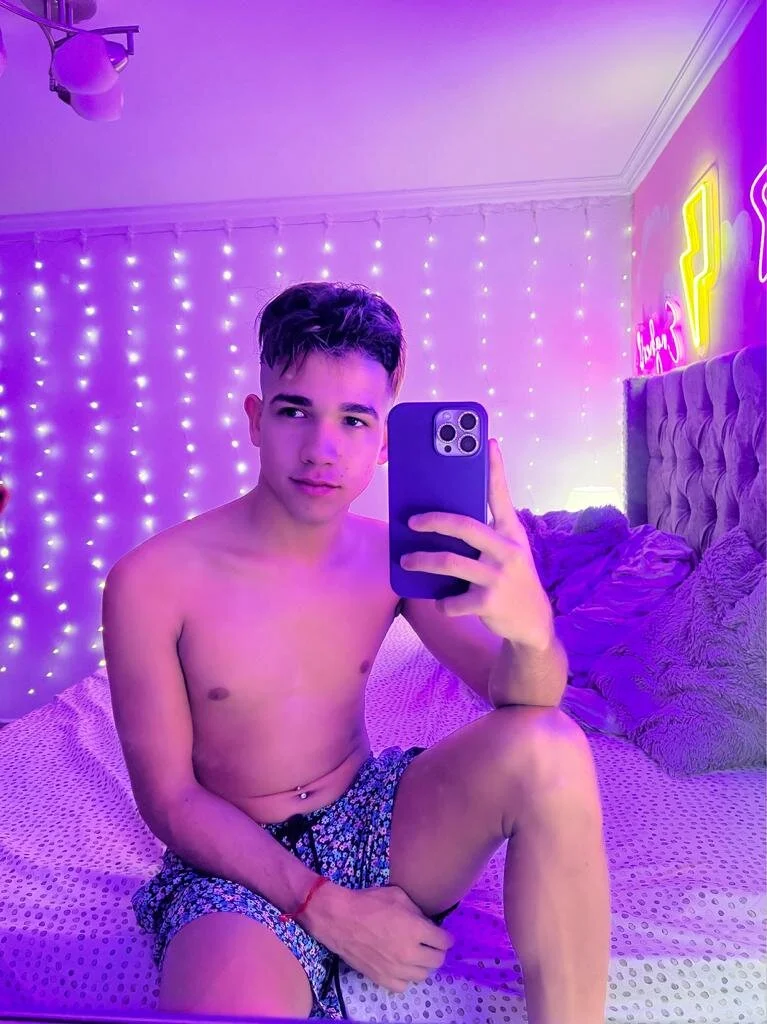 XXX Porn Photo of Nude thelittle_matias 16