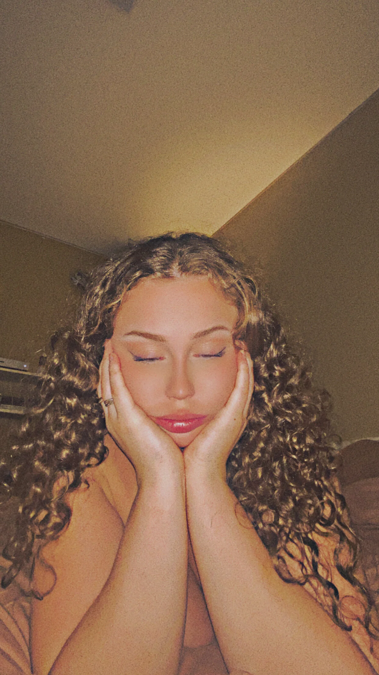 XXX Porn Photo of Nude xoxoameliarose 1
