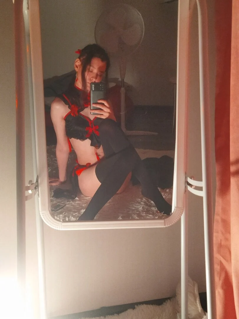 XXX Porn Photo of Nude Emily_Strikeee 16