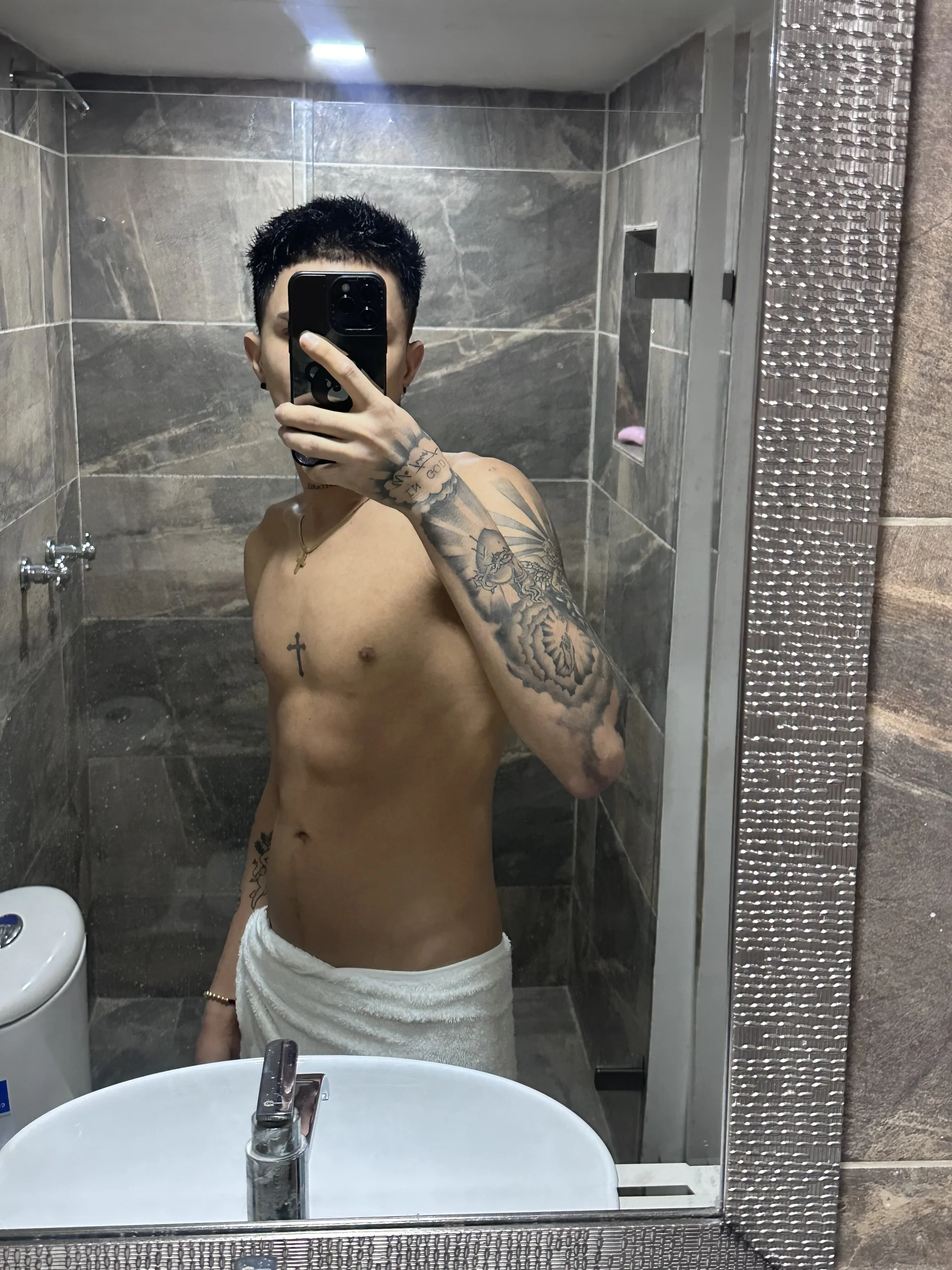 XXX Porn Photo of Nude huge_Santiago 2