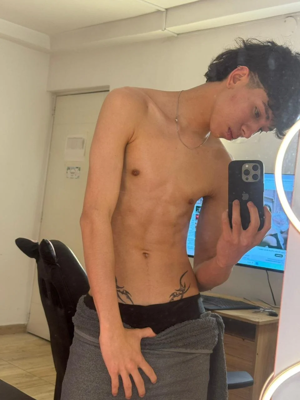 XXX Porn Photo of Nude kaelwolf_tay 3