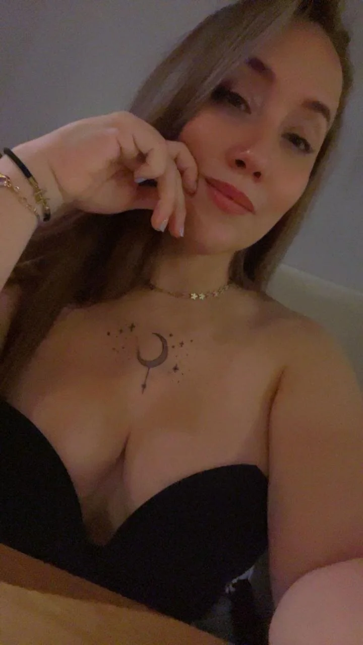 XXX Porn Photo of Nude hotpawgmilf 43