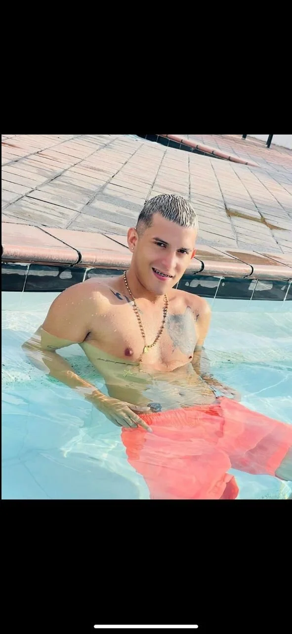 XXX Porn Photo of Nude abrahaham_linares 13