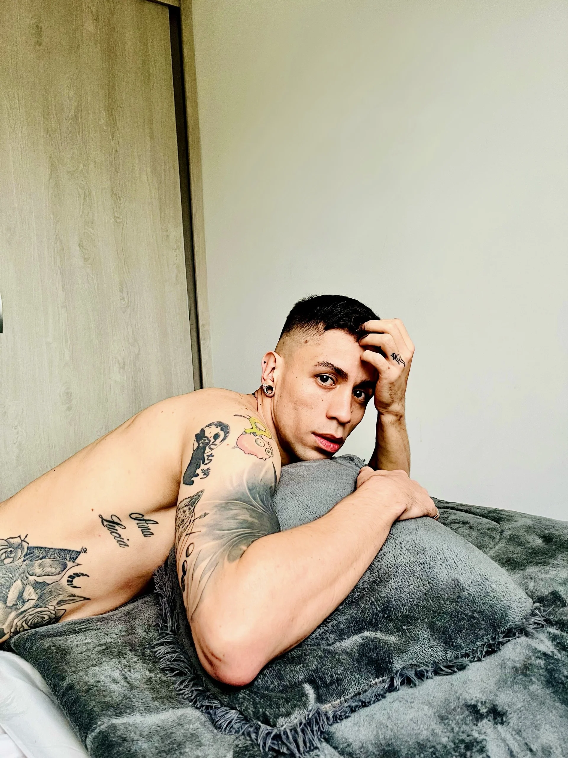 XXX Porn Photo of Nude aaronswt 31