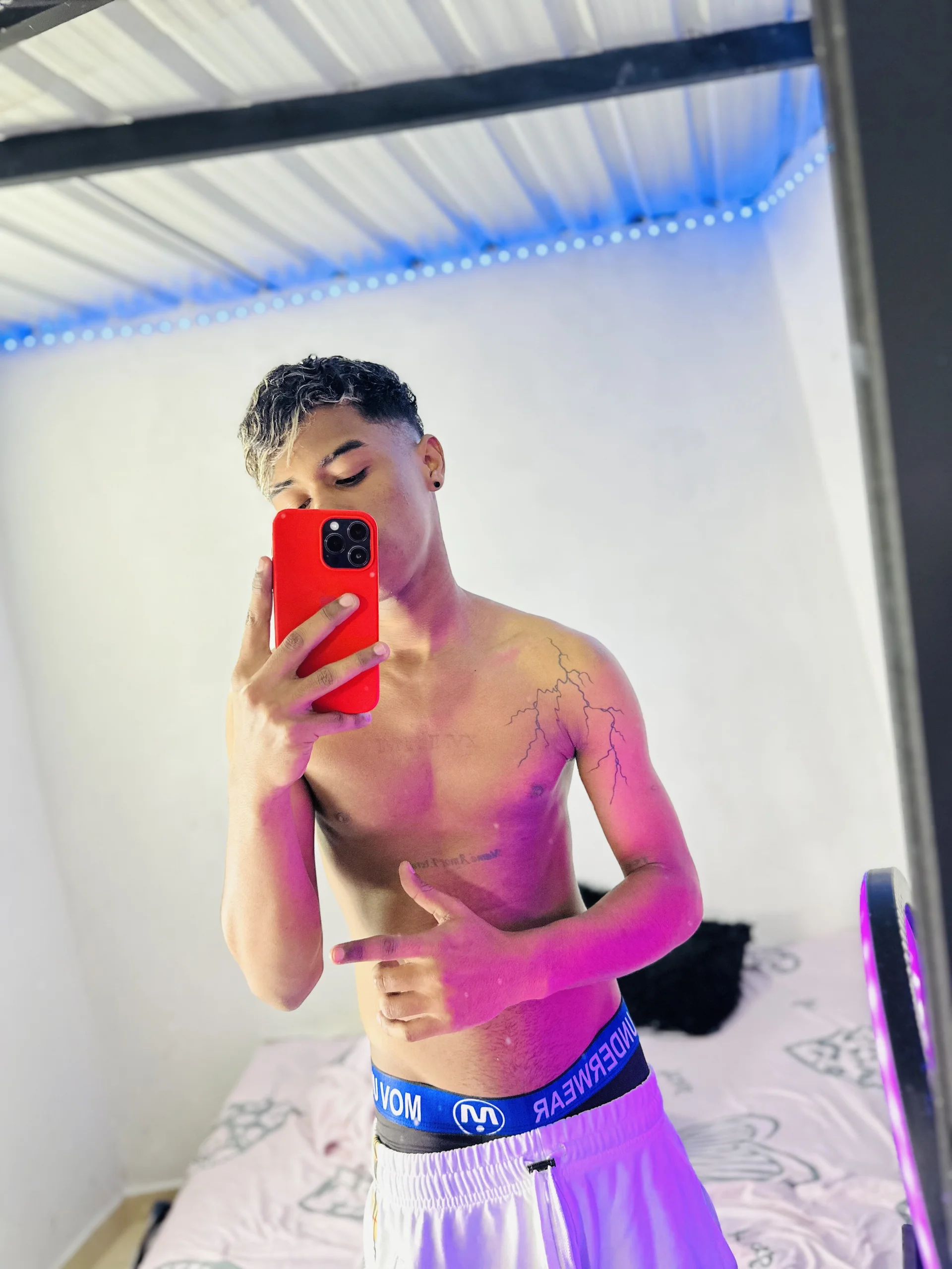 XXX Porn Photo of Nude yoendris_boy 4