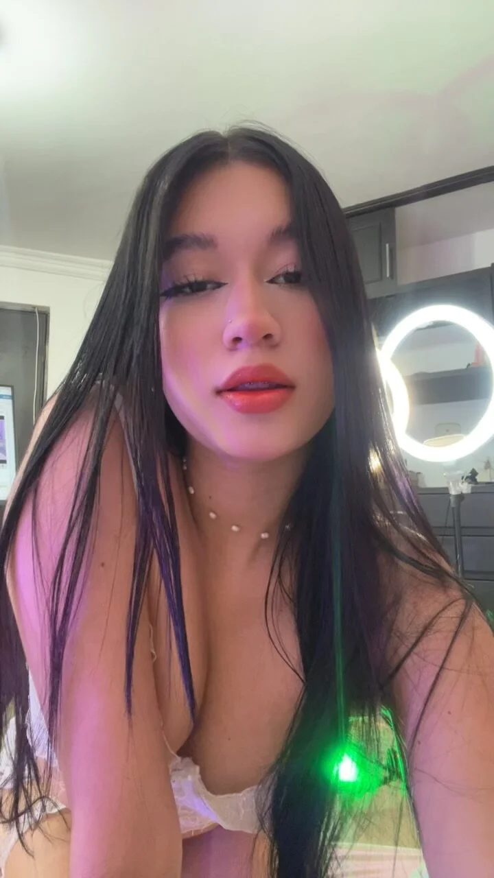 XXX Porn Photo of Nude Emi_blair 2