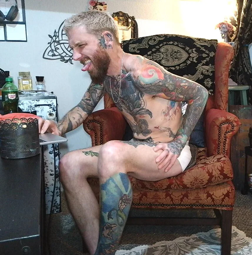 XXX Porn Photo of Nude FrankieDRay 2