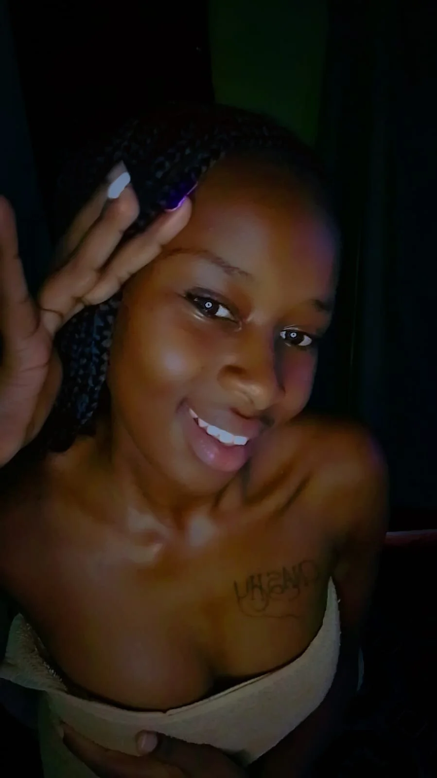 XXX Porn Photo of Nude Queen_petitee2 4
