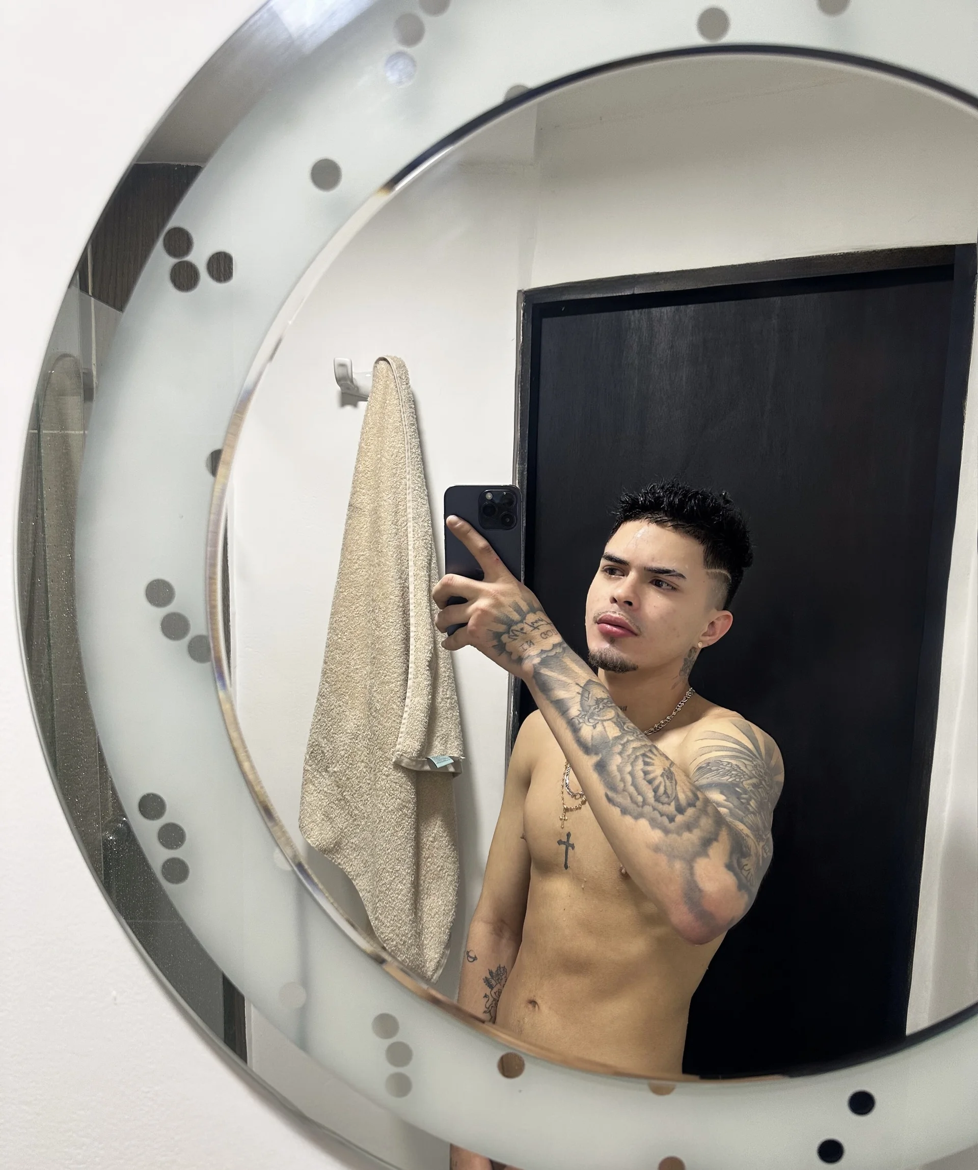 XXX Porn Photo of Nude huge_Santiago 12