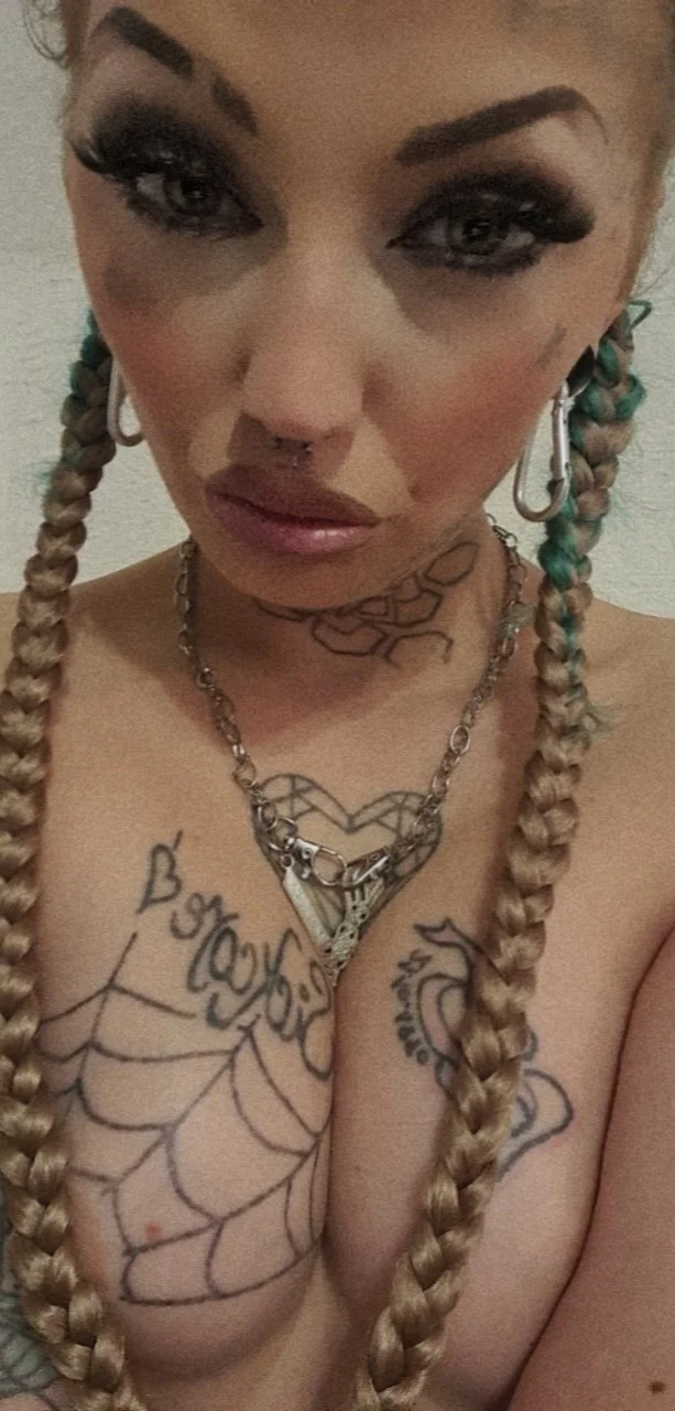 XXX Porn Photo of Nude RoxxyInk 91
