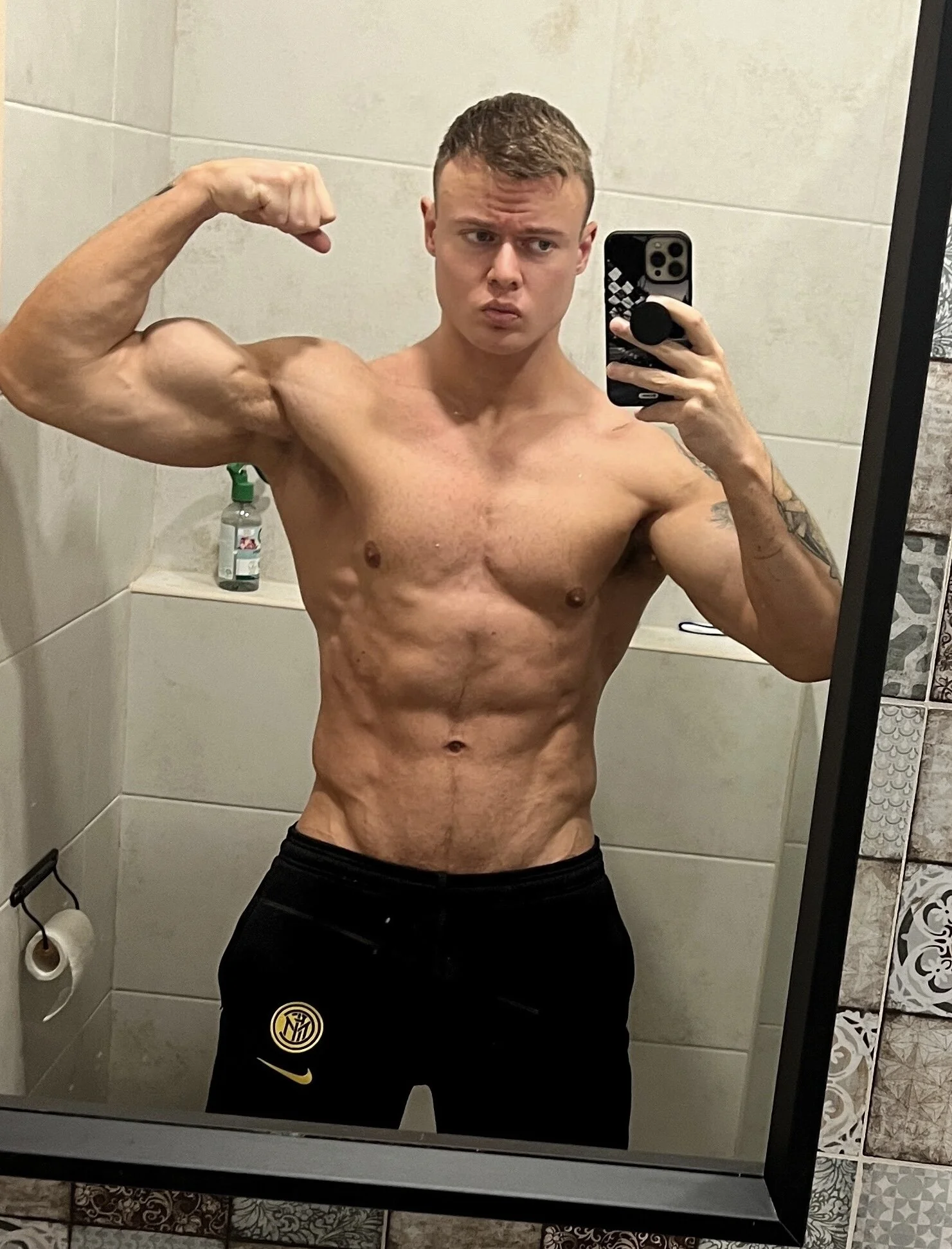 XXX Porn Photo of Nude kingjamesuk 7