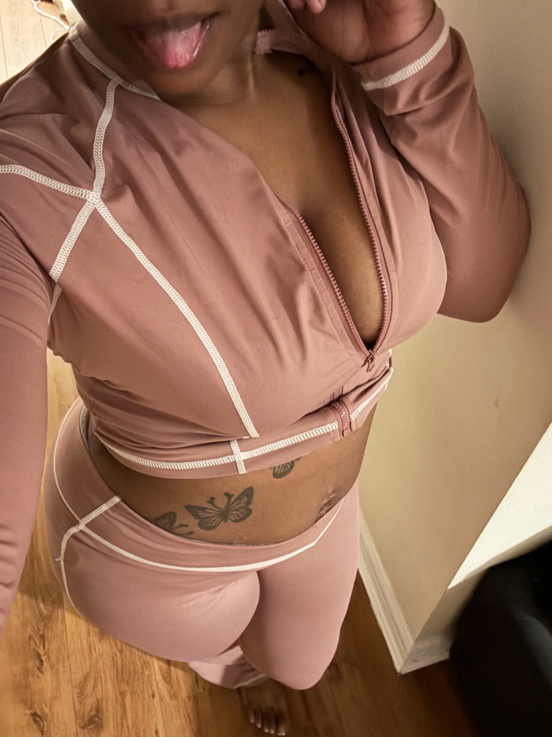 XXX Porn Photo of Nude MilfNextDoor_Becs 2