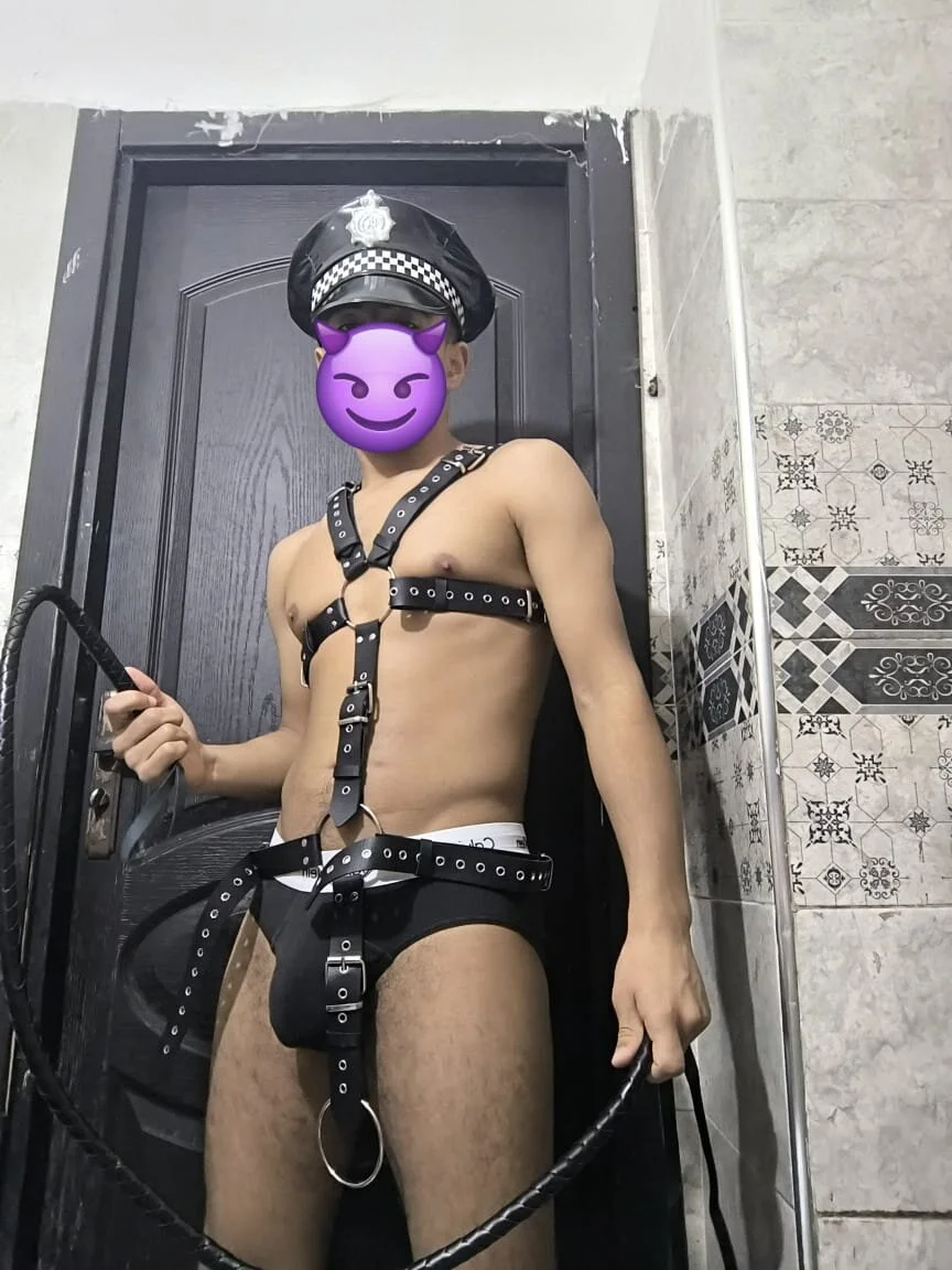 XXX Porn Photo of Nude twinkarabboy 2