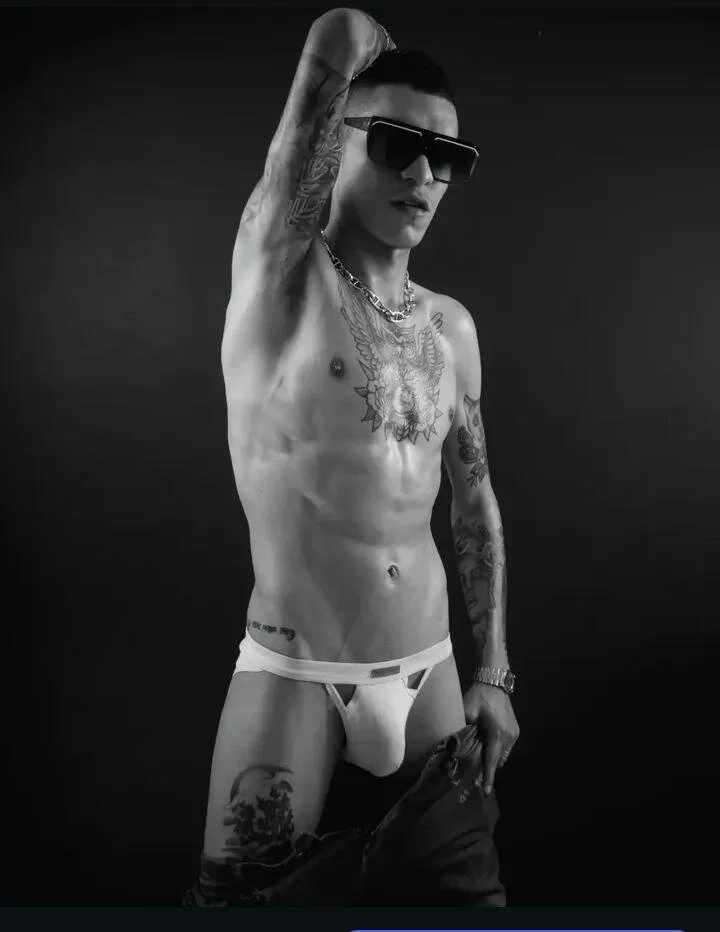 XXX Porn Photo of Nude logan-wollf 10