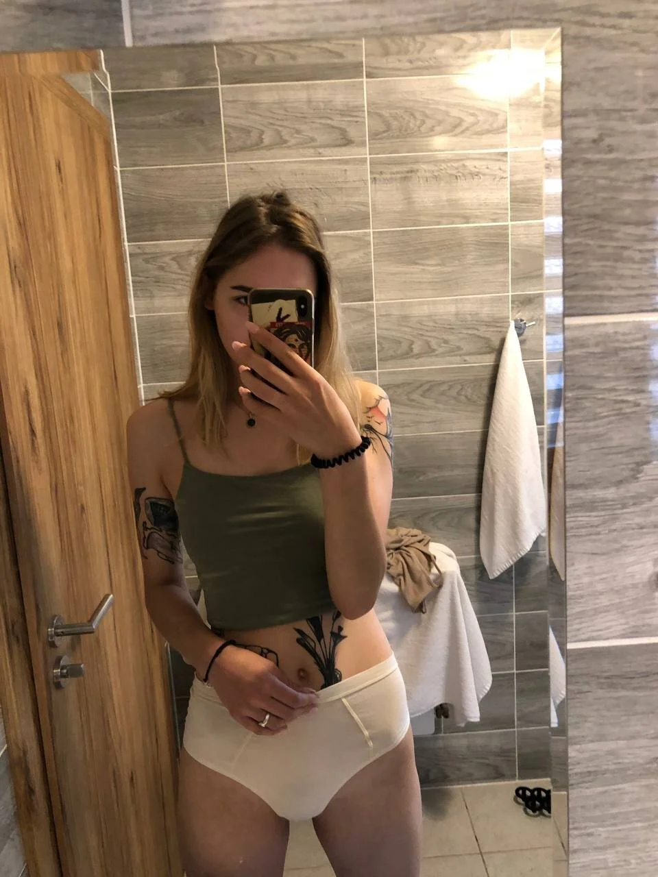 XXX Porn Photo of Nude RoxyWet 7