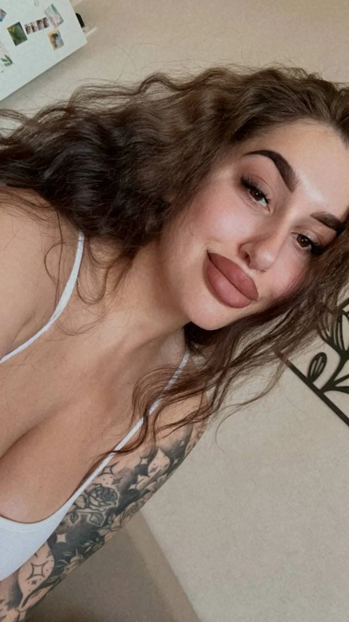 XXX Porn Photo of Nude VikiDemini 4