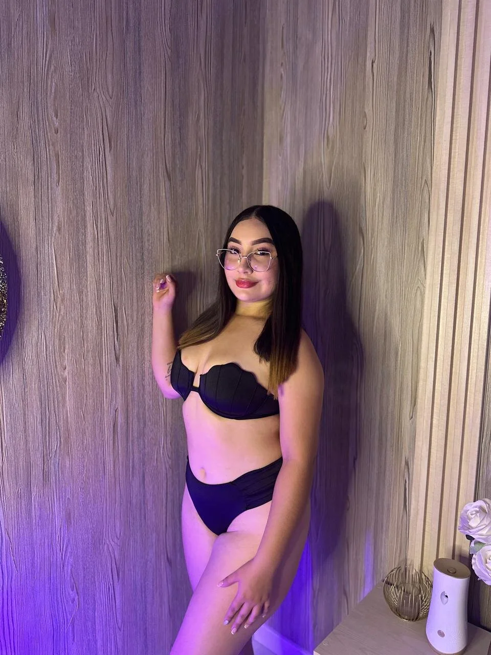 XXX Porn Photo of Nude Lizzi-Carter 13