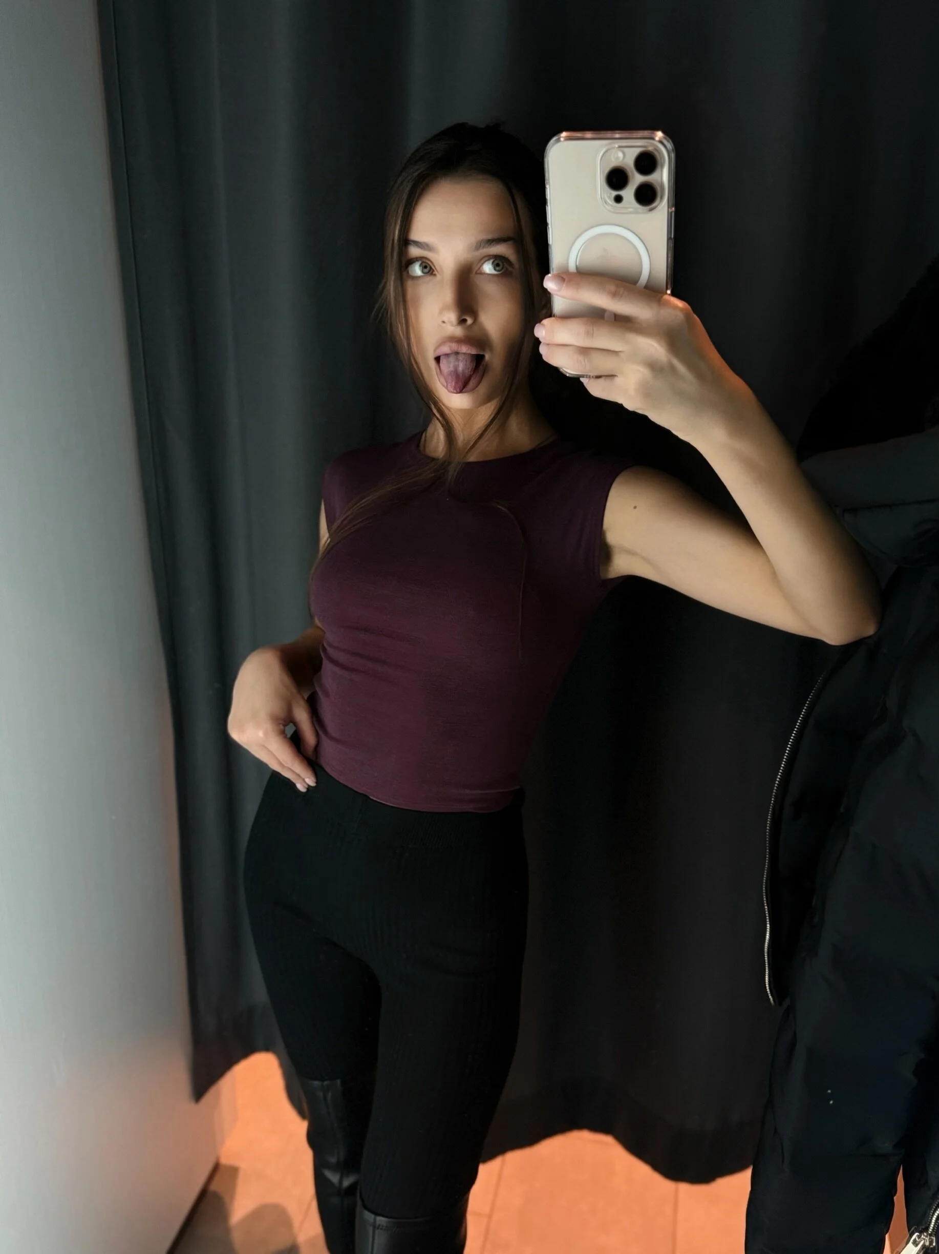 XXX Porn Photo of Nude Laura_Bess 2