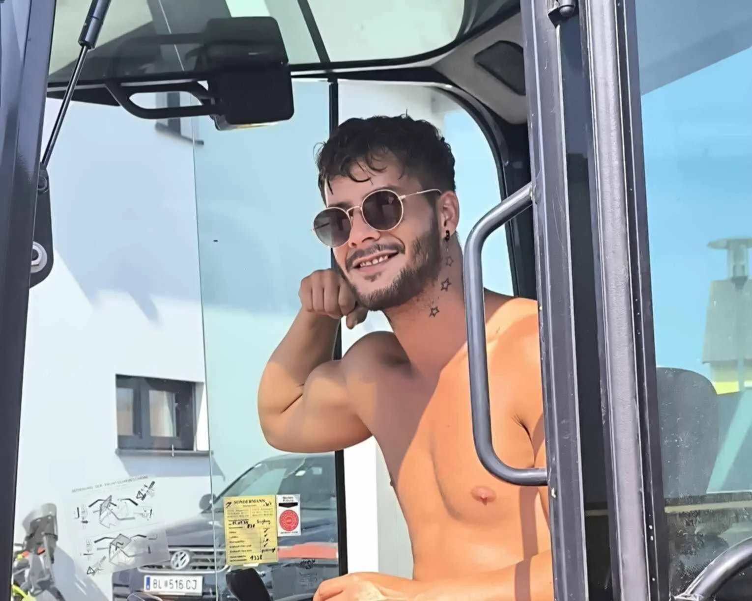 XXX Porn Photo of Nude I_amAlessandro 13